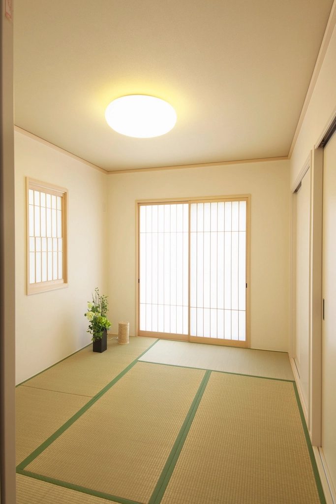 明るい壁と新しい畳にした六畳の和室